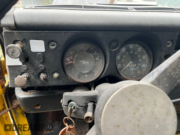 1977 Land Rover Defender с VIN 93000865, выставлен на аукционе Copart как лот 60679895 с пробегом 28 339 миль миль и Чистый • Clean title. История ставок и продаж доступна на DreamBid. Изображение 8.