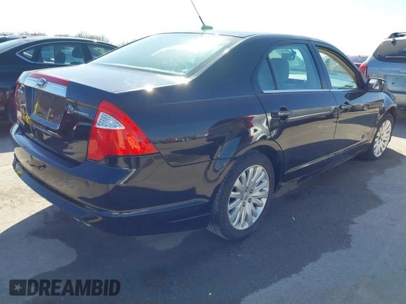 2010 Ford Fusion Hybrid z VIN 3FADP0L39AR396746, wystawiony jako IAAI lot #41764282 z przebiegiem 132 582 mil mil oraz . Historia ofert i sprzedaży dostępna na DreamBid. Obrazek 4.