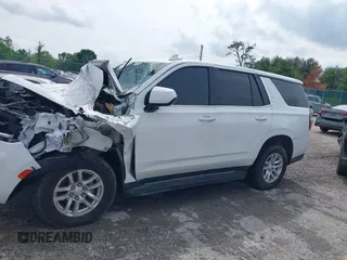 2021 Chevrolet Tahoe Commercial z VIN 1GNSKLEDXMR359932, wystawiony jako IAAI lot #42275551 z przebiegiem 24 mil mil oraz . Historia ofert i sprzedaży dostępna na DreamBid. Obrazek 13.