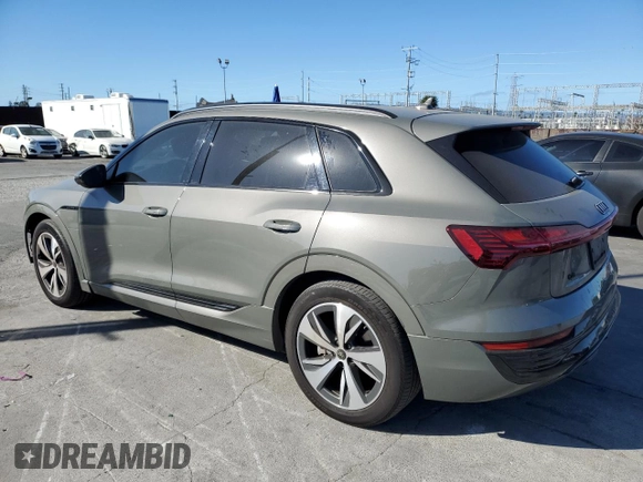2024 Audi Q8 e-tron Premium z VIN WA14AAGE4RB012976, wystawiony jako Copart lot #46000915 z przebiegiem 42 333 mil mil oraz Szkoda całkowita • Salvage title. Historia ofert i sprzedaży dostępna na DreamBid. Obrazek 2.