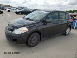 2010 Nissan Versa SL z VIN 3N1BC1CP1AL373375, wystawiony jako Copart lot #58638605 z przebiegiem 163 626 mil mil oraz Czysty tytuł • Clean title. Historia ofert i sprzedaży dostępna na DreamBid. Obrazek 1.