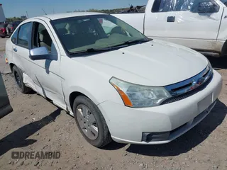 2009 Ford Focus SE z VIN 1FAHP35N19W219599, wystawiony jako IAAI lot #41888872 z przebiegiem 144 006 mil mil oraz . Historia ofert i sprzedaży dostępna na DreamBid. Obrazek 1.