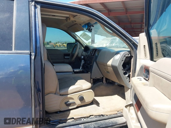 2005 Ford F-150 XLT z VIN 1FTRX12555FB38977, wystawiony jako IAAI lot #42311973 z przebiegiem 287 737 mil mil oraz . Historia ofert i sprzedaży dostępna na DreamBid. Obrazek 5.