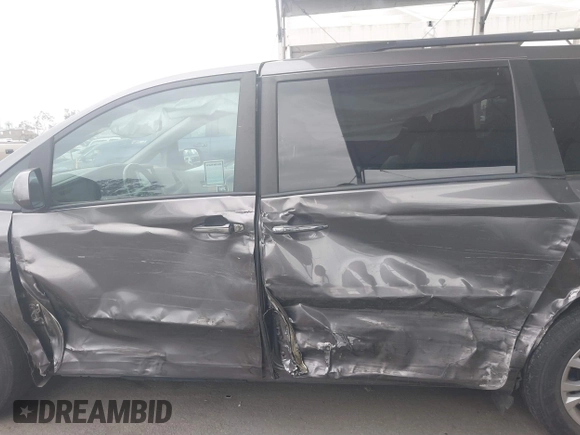 2017 Toyota Sienna XLE Auto Access Seat with VIN 5TDYZ3DC5HS896528, listed as a IAAI auction lot 41904468 with 49,660 mi miles and . Bid and sale history available at DreamBid. Image 14.