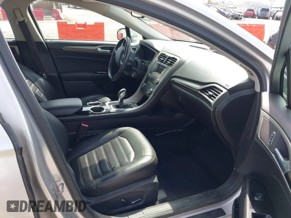 2013 Ford Fusion SE with VIN 3FA6P0HR6DR247396, listed as a IAAI auction lot 41925395 with 111,230 mi miles. Bid and sale history available at carsss.com. Image 5.