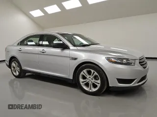 2016 Ford Taurus SE z VIN 1FAHP2D88GG126947, wystawiony jako Copart lot #55256955 z przebiegiem 88 821 mil mil oraz Czysty tytuł • Clean title. Historia ofert i sprzedaży dostępna na DreamBid. Obrazek 4.