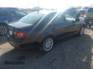 2008 Volkswagen Jetta S z VIN 3VWJM71K88M021296, wystawiony jako IAAI lot #42083787 z przebiegiem 170 777 mil mil oraz . Historia ofert i sprzedaży dostępna na DreamBid. Obrazek 4.