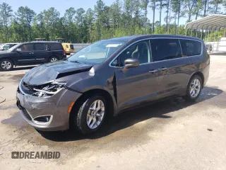2020 Chrysler Pacifica Touring z VIN 2C4RC1FG1LR235770, wystawiony jako Copart lot #52595805 z przebiegiem 82 627 mil mil oraz Szkoda całkowita • Salvage title. Historia ofert i sprzedaży dostępna na DreamBid. Obrazek 1.