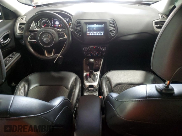 2020 Jeep Compass Latitude z VIN 3C4NJDBB3LT107172, wystawiony jako Copart lot #60655765 z przebiegiem 12 822 mil mil oraz Szkoda całkowita • Salvage title. Historia ofert i sprzedaży dostępna na DreamBid. Obrazek 8.