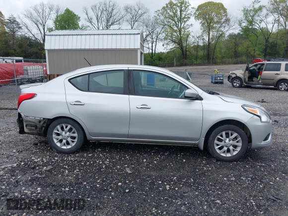 2017 Nissan Versa S Plus z VIN 3N1CN7AP0HL870285, wystawiony jako IAAI lot #41973511 z przebiegiem 141 166 mil mil oraz . Historia ofert i sprzedaży dostępna na DreamBid. Obrazek 13.