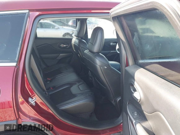 2019 Jeep Cherokee Latitude Plus z VIN 1C4PJMLX0KD101546, wystawiony jako IAAI lot #42388731 z przebiegiem 86 920 mil mil oraz . Historia ofert i sprzedaży dostępna na DreamBid. Obrazek 8.