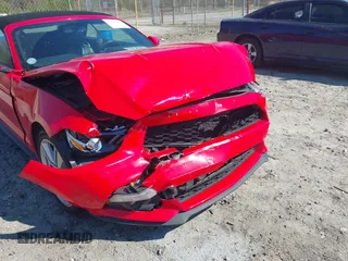 2015 Ford Mustang EcoBoost Premium z VIN 1FATP8UH1F5360984, wystawiony jako IAAI lot #41842901 z przebiegiem 87 773 mil mil oraz . Historia ofert i sprzedaży dostępna na DreamBid. Obrazek 6.
