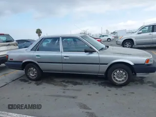 1990 Toyota Camry z VIN 4T1SV24E0LU190211, wystawiony jako IAAI lot #42368986 z przebiegiem 145 167 mil mil oraz . Historia ofert i sprzedaży dostępna na DreamBid. Obrazek 13.