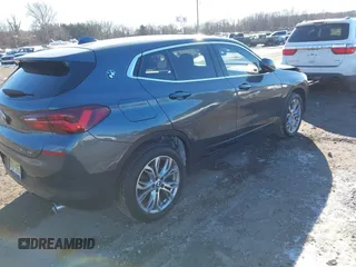 2022 BMW X2 xDrive28i z VIN WBXYJ1C05N5U40472, wystawiony jako IAAI lot #41433452 z przebiegiem 67 801 mil mil oraz . Historia ofert i sprzedaży dostępna na DreamBid. Obrazek 4.