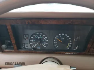 1988 Chrysler LeBaron z VIN 1C3XJ45K9JG438476, wystawiony jako Copart lot #55567334 z przebiegiem 213 424 mil mil oraz Szkoda całkowita • Salvage title. Historia ofert i sprzedaży dostępna na DreamBid. Obrazek 9.