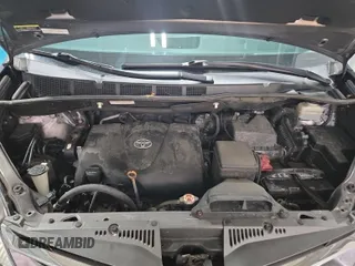2020 Toyota Sienna XLE with VIN 5TDDZ3DC4LS229943, listed as a IAAI auction lot 42229681 with 100,546 mi miles and . Bid and sale history available at DreamBid. Image 2.