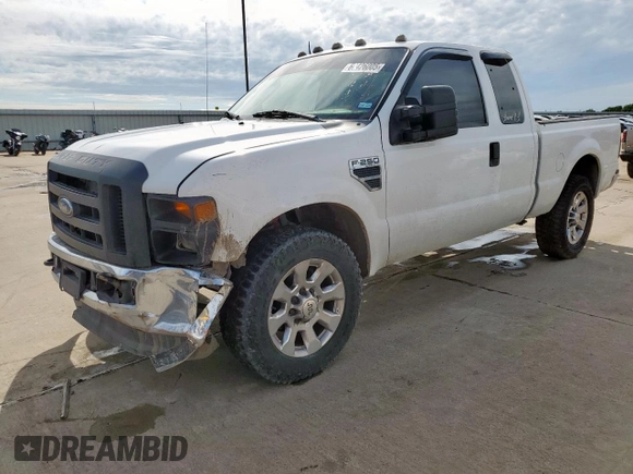 2008 Ford F-250 XL z VIN 1FTNX20508ED32012, wystawiony jako Copart lot #60426005 z przebiegiem 379 231 mil mil oraz Szkoda całkowita • Salvage title. Historia ofert i sprzedaży dostępna na DreamBid. Obrazek 1.