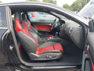 2014 Audi S5 Prestige z VIN WAUVGAFR8EA033713, wystawiony jako IAAI lot #42298683 z przebiegiem 32 062 mil mil oraz . Historia ofert i sprzedaży dostępna na DreamBid. Obrazek 5.