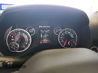 2022 Ram 1500 Big Horn z VIN 1C6RRFFG5NN187807, wystawiony jako IAAI lot #42435471 z przebiegiem 63 143 mil mil oraz . Historia ofert i sprzedaży dostępna na DreamBid. Obrazek 1.