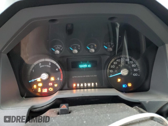 2013 Ford F-250 XL with VIN 1FT7X2BT7DEA62601, listed as a Copart auction lot 43250835 with 124,399 mi miles and Salvage Title. Bid and sale history available at DreamBid. Image 9.