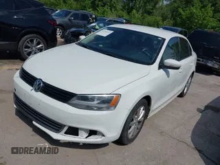 2011 Volkswagen Jetta SE z VIN 3VWDX7AJ4BM052225, wystawiony jako IAAI lot #42192222 z przebiegiem 324 889 mil mil oraz . Historia ofert i sprzedaży dostępna na DreamBid. Obrazek 2.