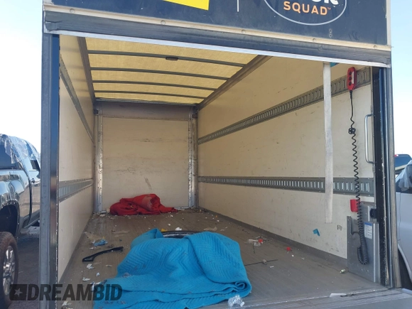 2017 Ford Transit z VIN 1FDBF9ZM4HKB18839, wystawiony jako IAAI lot #41619595 z przebiegiem 167 754 mil mil oraz . Historia ofert i sprzedaży dostępna na DreamBid. Obrazek 8.