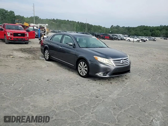 2012 Toyota Avalon z VIN 4T1BK3DB2CU465002, wystawiony jako Copart lot #55247345 z przebiegiem 131 583 mil mil oraz Szkoda całkowita • Salvage title. Historia ofert i sprzedaży dostępna na DreamBid. Obrazek 13.