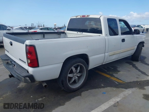 2004 Chevrolet Silverado 1500 Work Truck with VIN 2GCEC19T641229261, listed as a IAAI auction lot 41945835 with 197,667 mi miles. Bid and sale history available at carsss.com. Image 4.