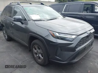 2022 Toyota RAV4 XLE z VIN 2T3W1RFV3NC181307, wystawiony jako IAAI lot #42564801 z przebiegiem 41 725 mil mil oraz . Historia ofert i sprzedaży dostępna na DreamBid. Obrazek 1.