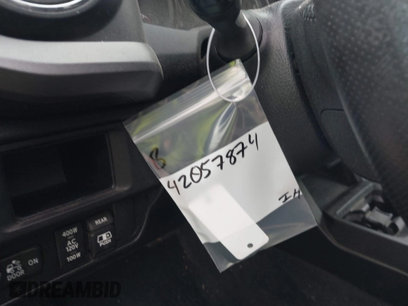2017 Toyota Tacoma SR5 z VIN 3TMAZ5CN7HM045752, wystawiony jako IAAI lot #42057874 z przebiegiem 89 898 mil mil oraz . Historia ofert i sprzedaży dostępna na DreamBid. Obrazek 17.