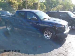2007 Dodge Dakota ST z VIN 1D3HW28P77S173518, wystawiony jako IAAI lot #42055934 z przebiegiem 165 794 mil mil oraz . Historia ofert i sprzedaży dostępna na DreamBid. Obrazek 1.