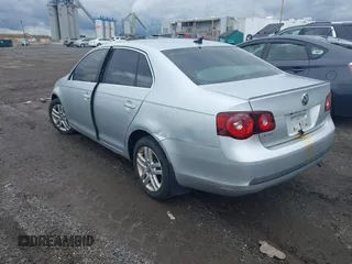 2010 Volkswagen Jetta TDI с VIN 3VWAL7AJ6AM082663, выставлен на аукционе IAAI как лот 42337155 с пробегом Не указан миль и . История ставок и продаж доступна на DreamBid. Изображение 3.