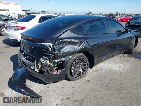 2024 Tesla Model 3 z VIN 5YJ3E1EA7RF736647, wystawiony jako IAAI lot #41372410 z przebiegiem 12 889 mil mil oraz . Historia ofert i sprzedaży dostępna na DreamBid. Obrazek 4.