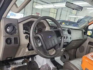 2008 Ford F-250 XL z VIN 1FTSW20538EE05153, wystawiony jako IAAI lot #42554757 z przebiegiem 162 318 mil mil oraz . Historia ofert i sprzedaży dostępna na DreamBid. Obrazek 39.
