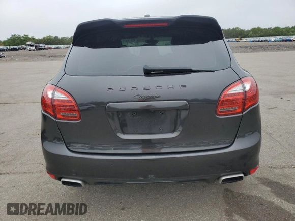 2012 Porsche Cayenne z VIN WP1AA2A21CLA11779, wystawiony jako Copart lot #60248175 z przebiegiem 131 748 mil mil oraz Szkoda całkowita • Salvage title. Historia ofert i sprzedaży dostępna na DreamBid. Obrazek 6.