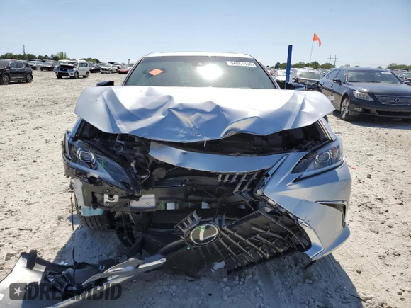 2024 Lexus ES 350 с VIN 58ADZ1B1XRU171688, выставлен на аукционе Copart как лот 54061135 с пробегом 9 759 миль миль и Списание • Salvage title. История ставок и продаж доступна на DreamBid. Изображение 5.