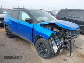 2023 Jeep Compass Latitude с VIN 3C4NJDBNXPT518522, выставлен на аукционе IAAI как лот 42247311 с пробегом 9 957 миль миль и . История ставок и продаж доступна на DreamBid. Изображение 1.