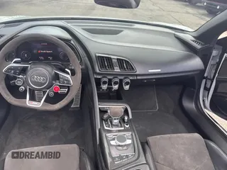 2021 Audi R8 Spyder performance z VIN WUA4BCFX5M7901463, wystawiony jako Copart lot #58416835 z przebiegiem 16 766 mil mil oraz Szkody całkowita. Historia ofert i sprzedaży dostępna na DreamBid. Obrazek 9.