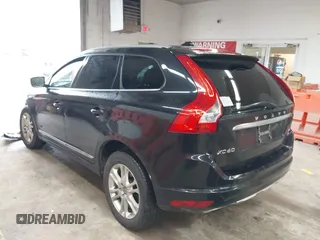 2015 Volvo XC60 T5 z VIN YV4612RK5F2632557, wystawiony jako IAAI lot #42257821 z przebiegiem 151 372 mil mil oraz . Historia ofert i sprzedaży dostępna na DreamBid. Obrazek 3.