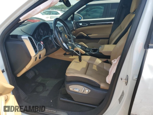 2016 Porsche Cayenne z VIN WP1AA2A26GLA09807, wystawiony jako Copart lot #59619335 z przebiegiem 102 327 mil mil oraz Szkoda całkowita • Salvage title. Historia ofert i sprzedaży dostępna na DreamBid. Obrazek 7.