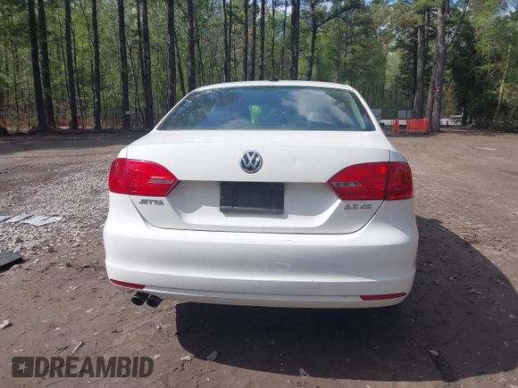 2013 Volkswagen Jetta Sedan SE with VIN 3VWDP7AJXDM201451, listed as a IAAI auction lot 41994783 with 136,112 mi miles. Bid and sale history available at carsss.com. Image 17.