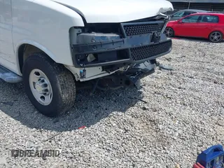 2021 Chevrolet Express Cargo z VIN 1GCWGAF71M1207030, wystawiony jako IAAI lot #42824104 z przebiegiem 40 809 mil mil oraz . Historia ofert i sprzedaży dostępna na DreamBid. Obrazek 19.