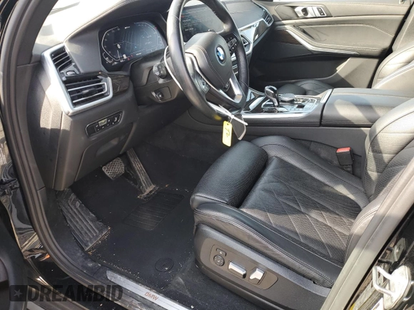 2023 BMW X5 xDrive45e z VIN 5UXTA6C03P9P26996, wystawiony jako Copart lot #53747565 z przebiegiem 52 599 mil mil oraz Szkoda całkowita • Salvage title. Historia ofert i sprzedaży dostępna na DreamBid. Obrazek 7.