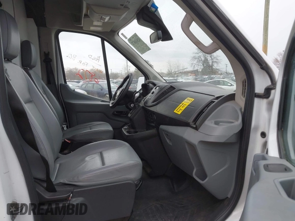 2018 Ford Transit z VIN 1FTBW2CM3JKA90610, wystawiony jako IAAI lot #42036872 z przebiegiem 81 833 mil mil oraz . Historia ofert i sprzedaży dostępna na DreamBid. Obrazek 5.