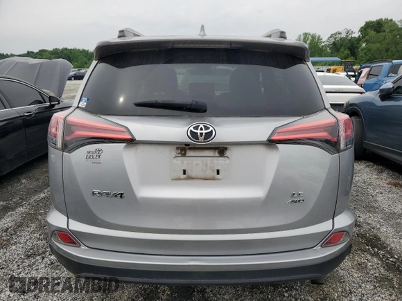 2017 Toyota RAV4 LE z VIN 2T3BFREV1HW645599, wystawiony jako Copart lot #58500105 z przebiegiem 83 266 mil mil oraz Szkoda całkowita • Salvage title. Historia ofert i sprzedaży dostępna na DreamBid. Obrazek 6.