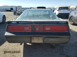 1983 Pontiac Firebird z VIN 1G2AS87H4DL227631, wystawiony jako Copart lot #73381454 z przebiegiem 92 009 mil mil oraz Czysty tytuł • Clean title. Historia ofert i sprzedaży dostępna na DreamBid. Obrazek 6.