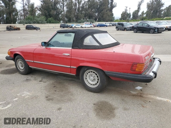 1985 Mercedes-Benz 380 z VIN WDBBA45C9FA017476, wystawiony jako Copart lot #58777585 z przebiegiem 135 805 mil mil oraz Szkoda całkowita • Salvage title. Historia ofert i sprzedaży dostępna na DreamBid. Obrazek 2.