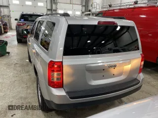 2011 Jeep Patriot Sport z VIN 1J4NT1GA1BD131526, wystawiony jako IAAI lot #42296463 z przebiegiem 183 444 mil mil oraz . Historia ofert i sprzedaży dostępna na DreamBid. Obrazek 1.