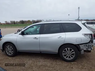 2016 Nissan Pathfinder Platinum with VIN 5N1AR2MM8GC658933, listed as a IAAI auction lot 41931265 with 117,274 mi miles. Bid and sale history available at carsss.com. Image 15.