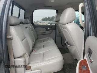 2009 GMC Sierra 2500HD SLT z VIN 1GTHK63609F152337, wystawiony jako Copart lot #45722975 z przebiegiem 251 993 mil mil oraz Szkoda całkowita • Salvage title. Historia ofert i sprzedaży dostępna na DreamBid. Obrazek 10.
